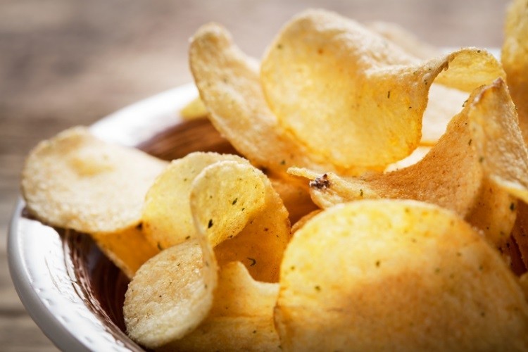 Walkers is pulling some of its potato chips off the supermarket shelves over incorrect allergen labeling. Pic: ©GettyImages/Pavlo_K