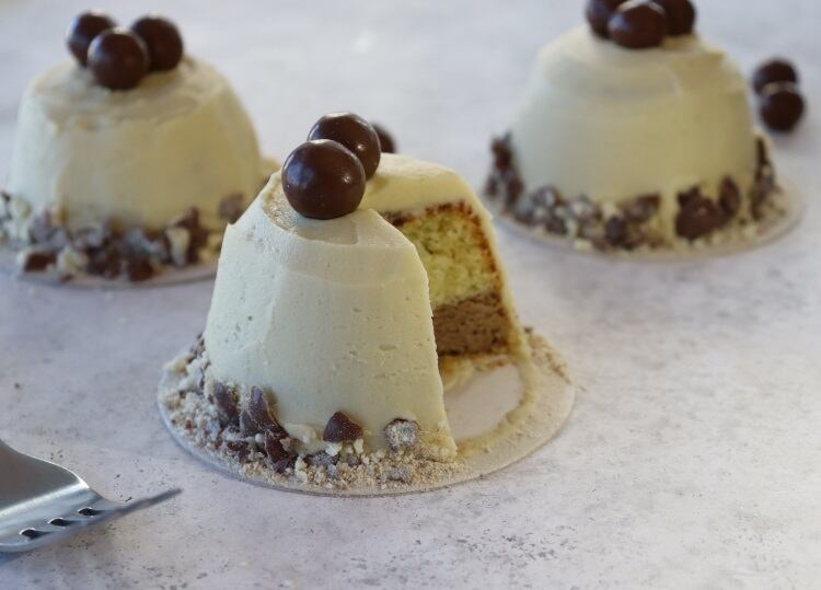 Mars creates world’s first Marmite-frosted cake/cookie hybrid developed by AI