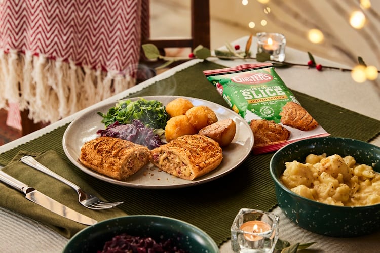 GINSTERS-FESTIVE-SLICE-LIFESTYLE.jpg