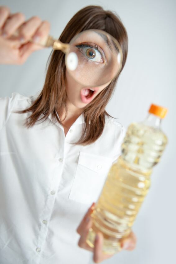 vegetable-oil-consumer-scrutiny-magnifying-glass-food-safety-label-Copyright-Franck-Boston.jpg