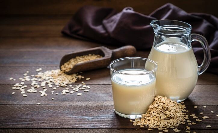 oat-milk-carlosgaw.jpg