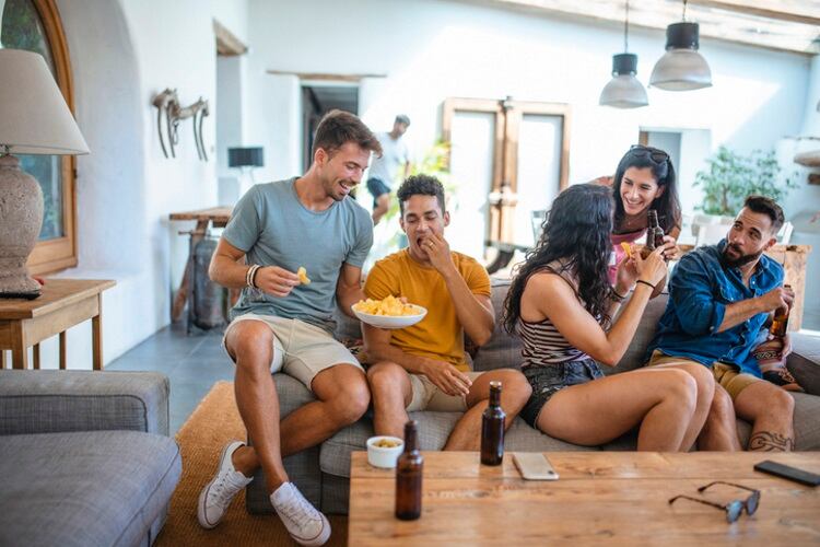 Young-adults-snacking-AzmanJaka.jpg