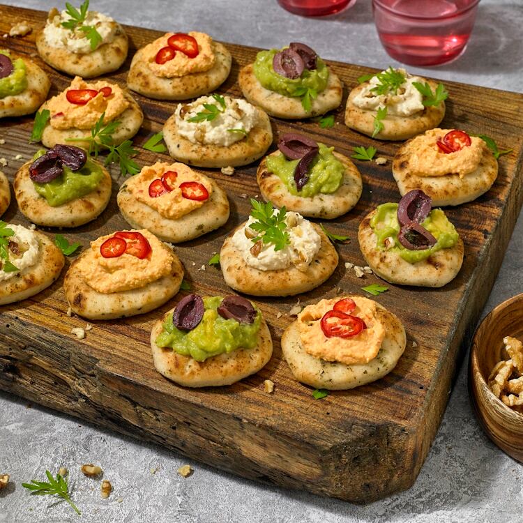 Baked-Earth-Bakery-garlic-and-coriander-naan-bites-LIFESTYLE.jpg