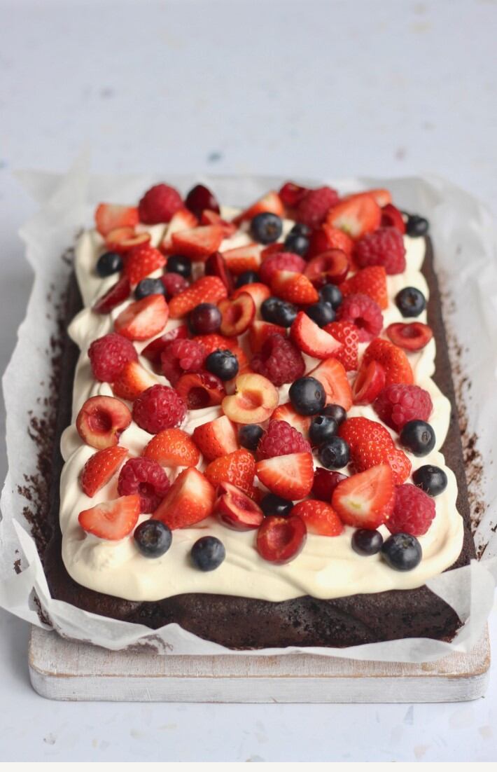 Fab Flour’s Summer Berry Chocolate Traybake