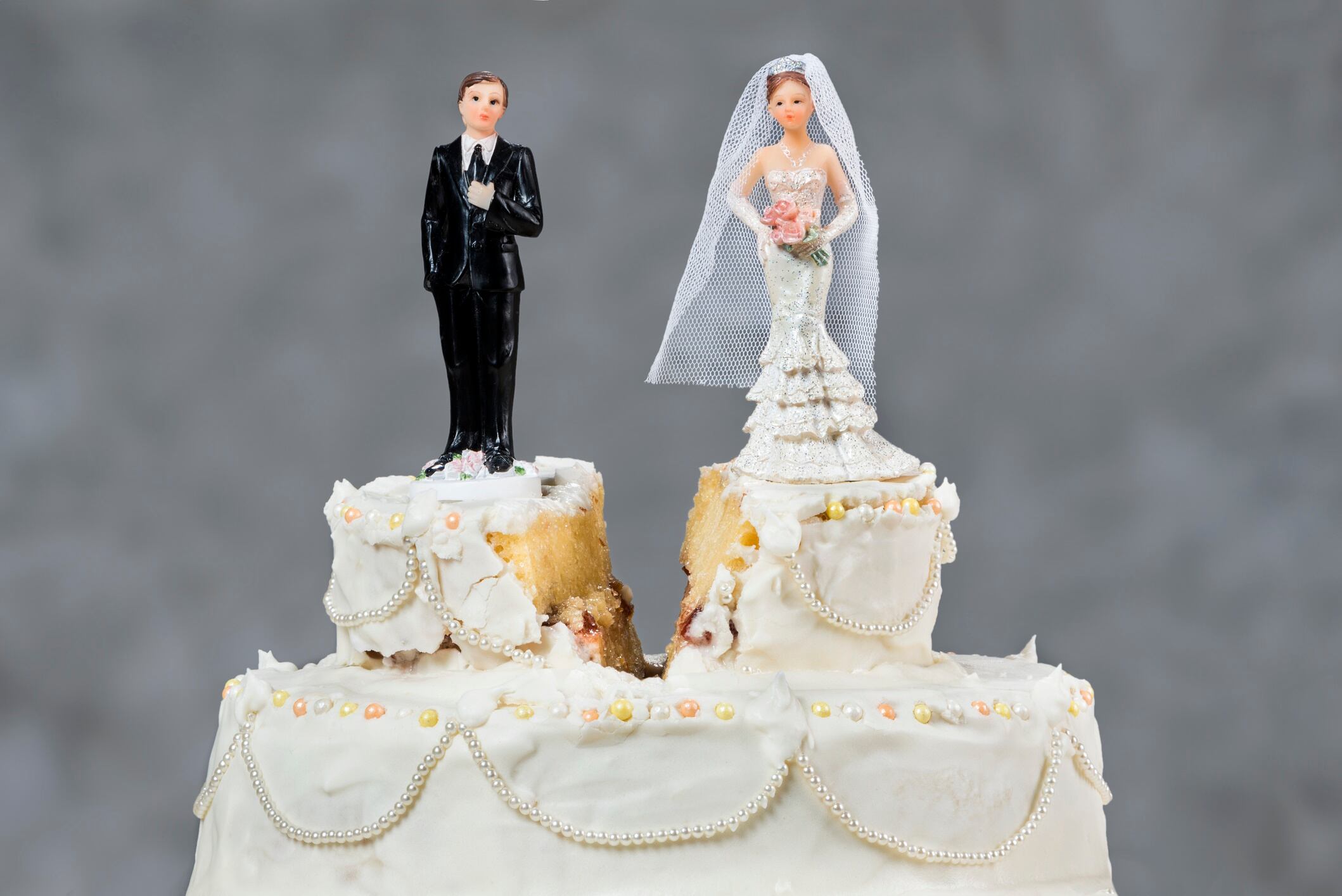 Split wedding cake