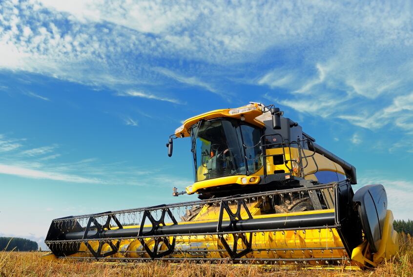 wheat_crop_farm_field_combine_machinery_iStock.jpg