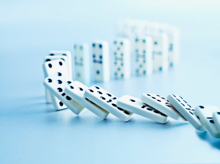 Dominoes-Martin-Barraud.jpg