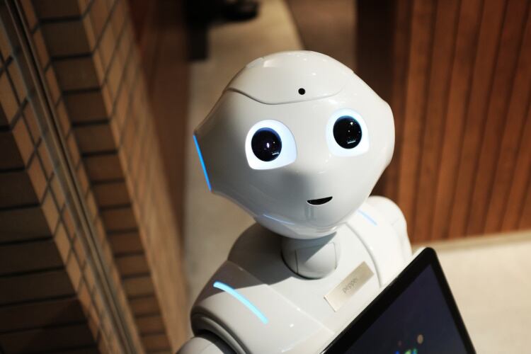 White-Robot-photo-by-Alex-Knight-002.jpg