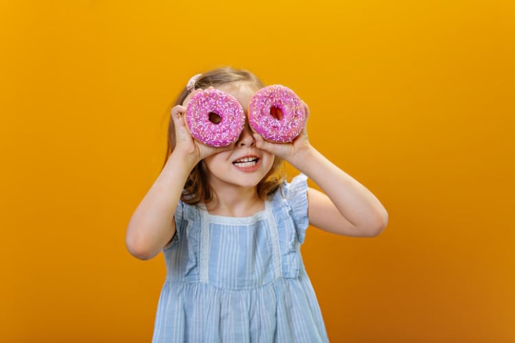 Young-girl-holding-doughnuts-Getty-Siarhei-SHUNTSIKAU.jpg