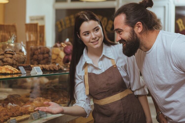 female-bakery-owner-and-customer-Oleksandra-Polishchuk.jpg