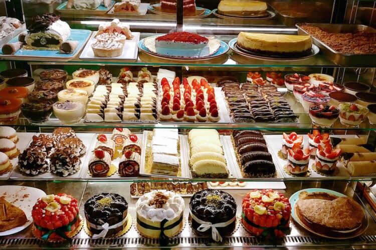 Have-your-cake-and-eat-it-Brits-Top-20-favorite-cakes.jpg