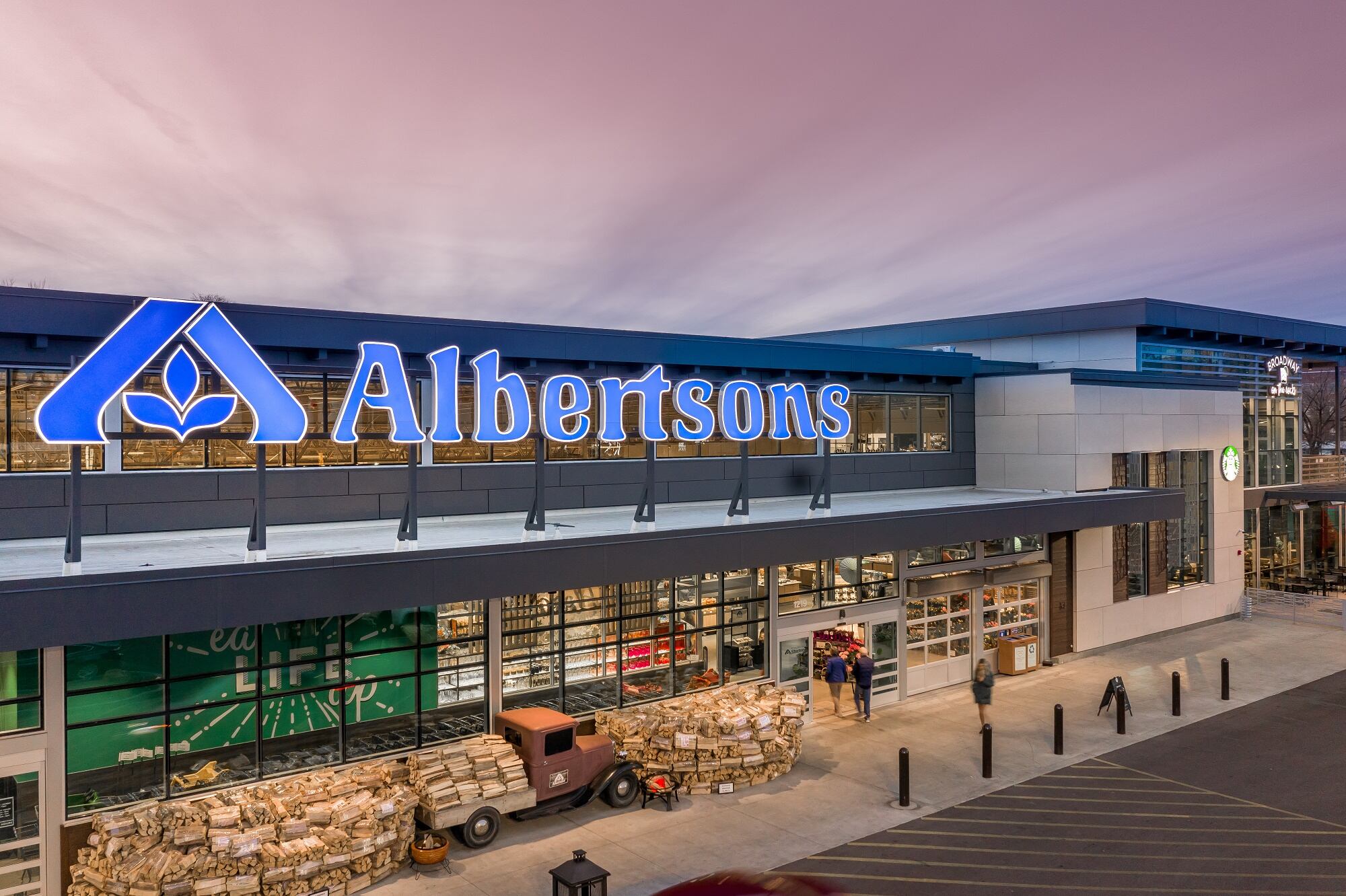Albertsons seeks innovative brands and enhances marketing to reinforce its position without Kroger