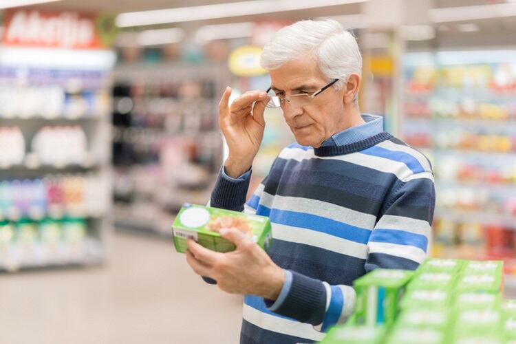 Reading-food-label-Goran13.jpg