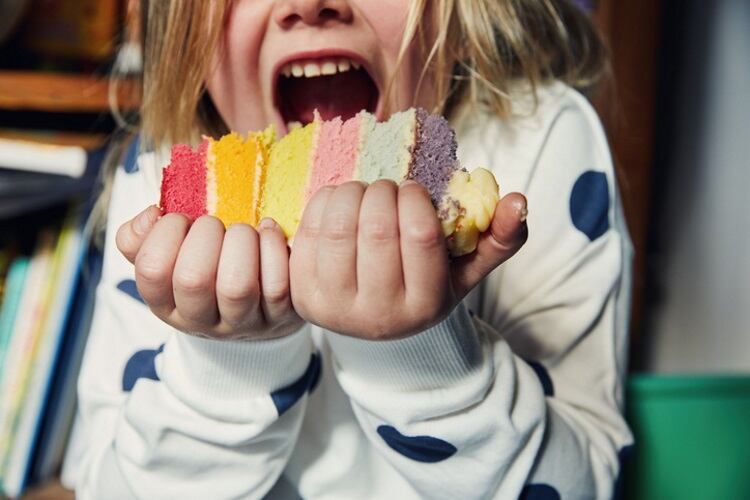 Little-girl-eating-birthday-cake-Getty.jpg