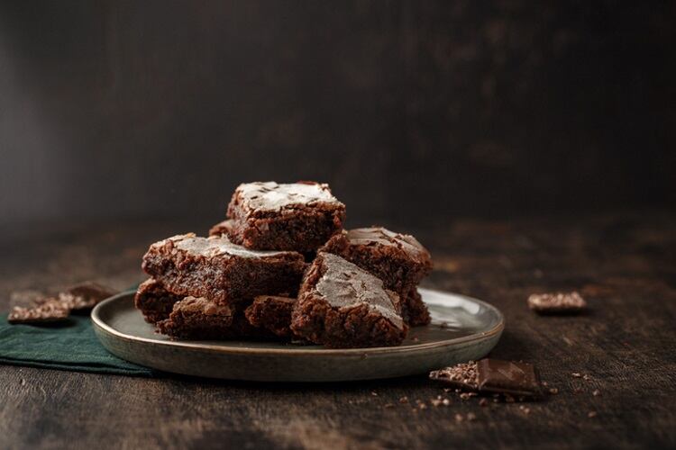Raisins raise the functional bar as plant-based fat and sugar replacer in sweet baked goods: White paper