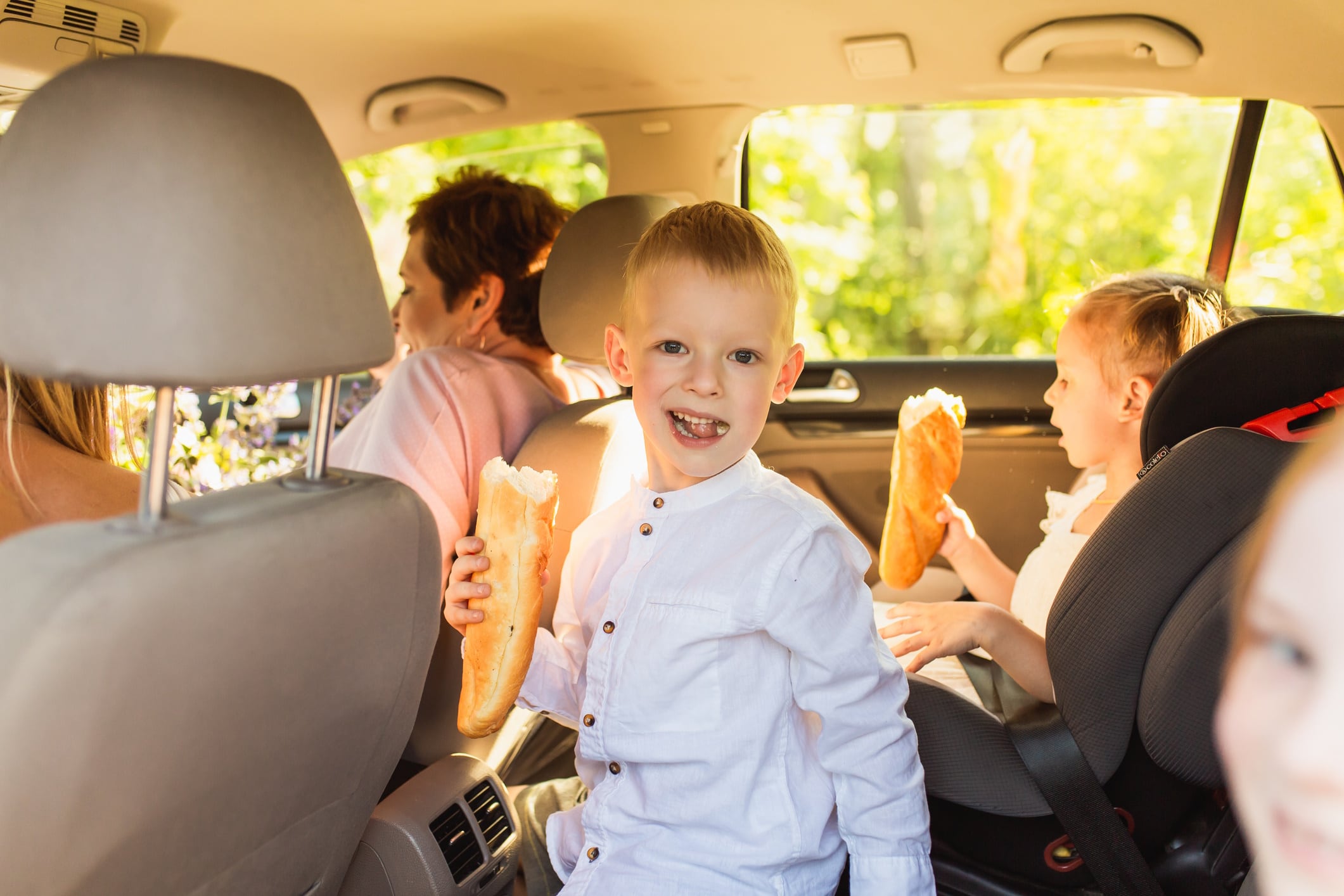 Children eating baguettes