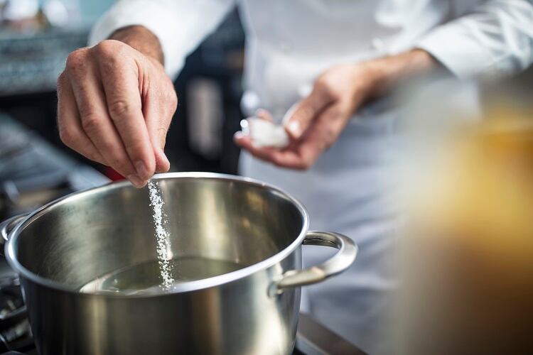 Reducing-salt-GettyImages-Zero-Creatives.jpg