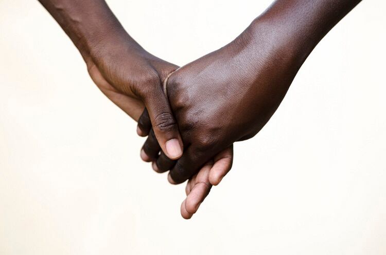 Holding-hands-Africans-borgogniels.jpg
