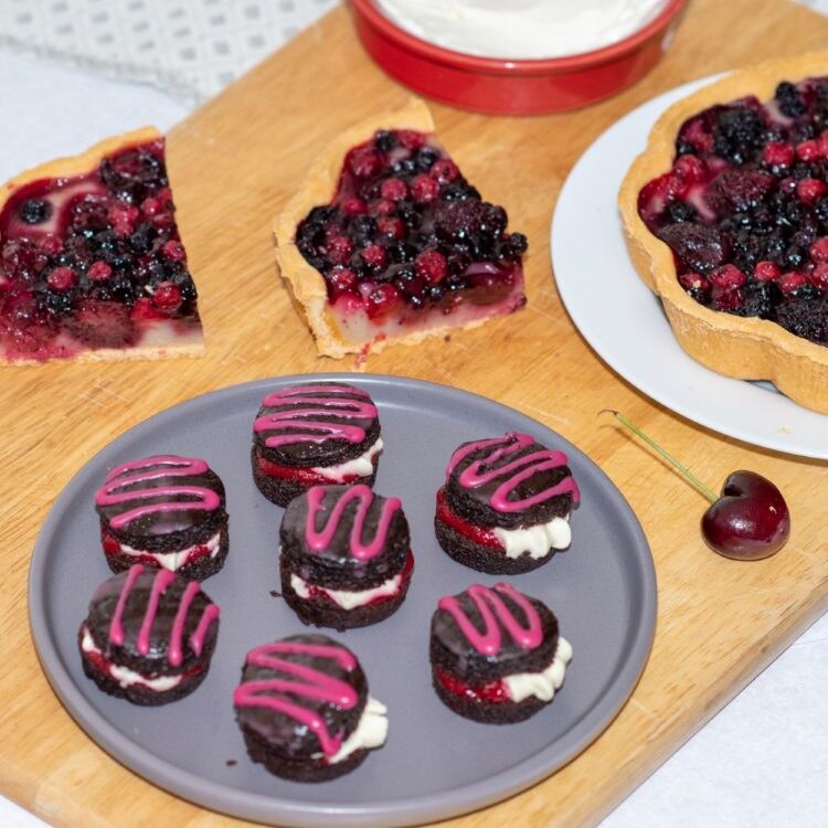 Frank_Dale_Foods_Vegan_Sweet_lifestyle-8-1000x1000.jpg