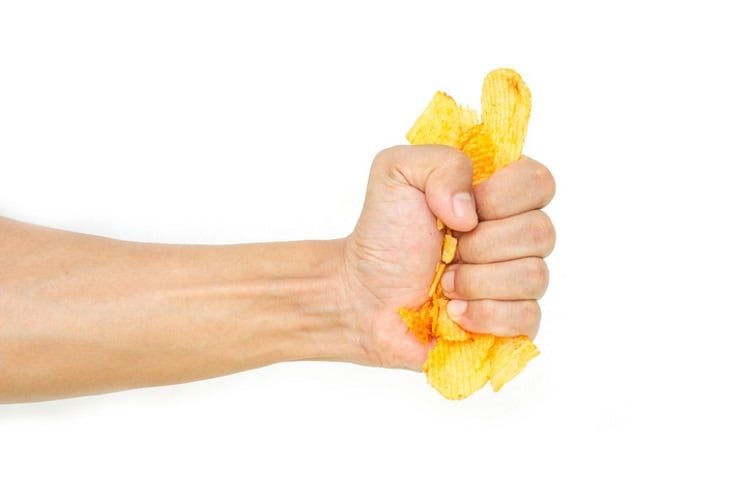 Hand-holding-potato-chips-angintaravichian.jpg