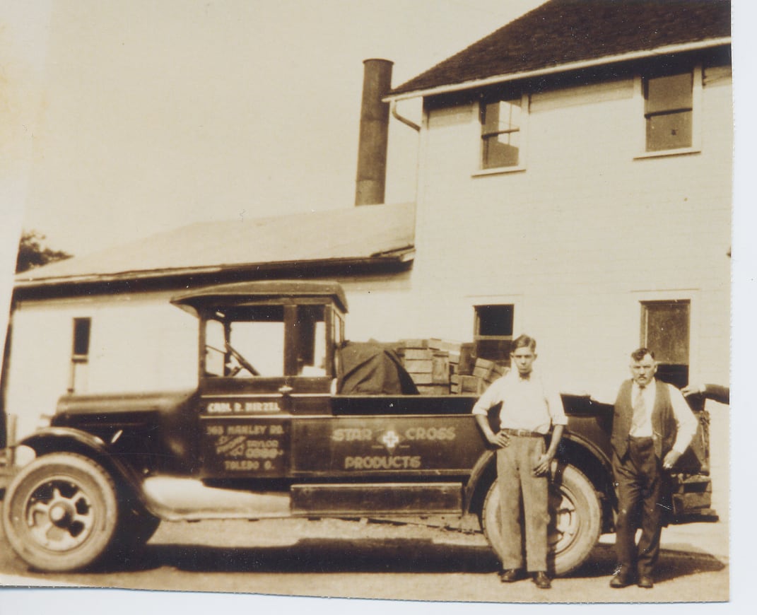 Old_Truck_with_Carl_and_Karl.jpg