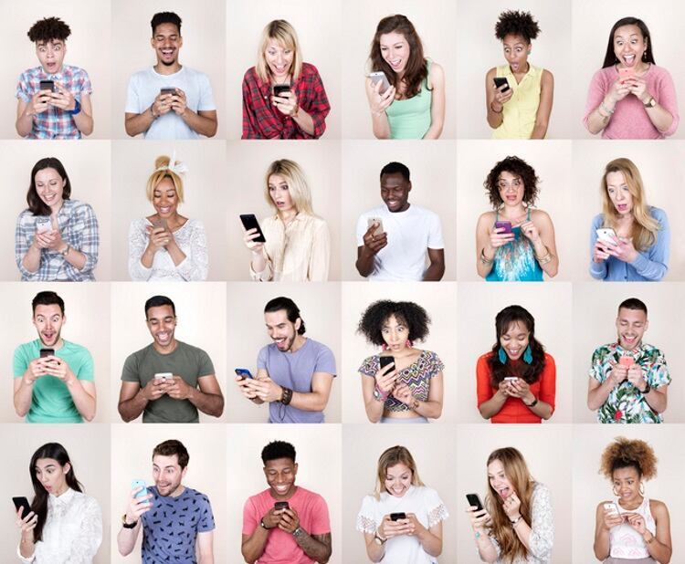 Youngsters-on-mobile-Flashpop.jpg