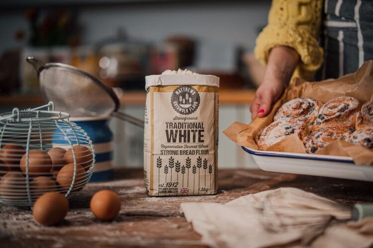 Matthews-Cotswold-Flour-Stoneground-Regenerative-White-Flour.jpg