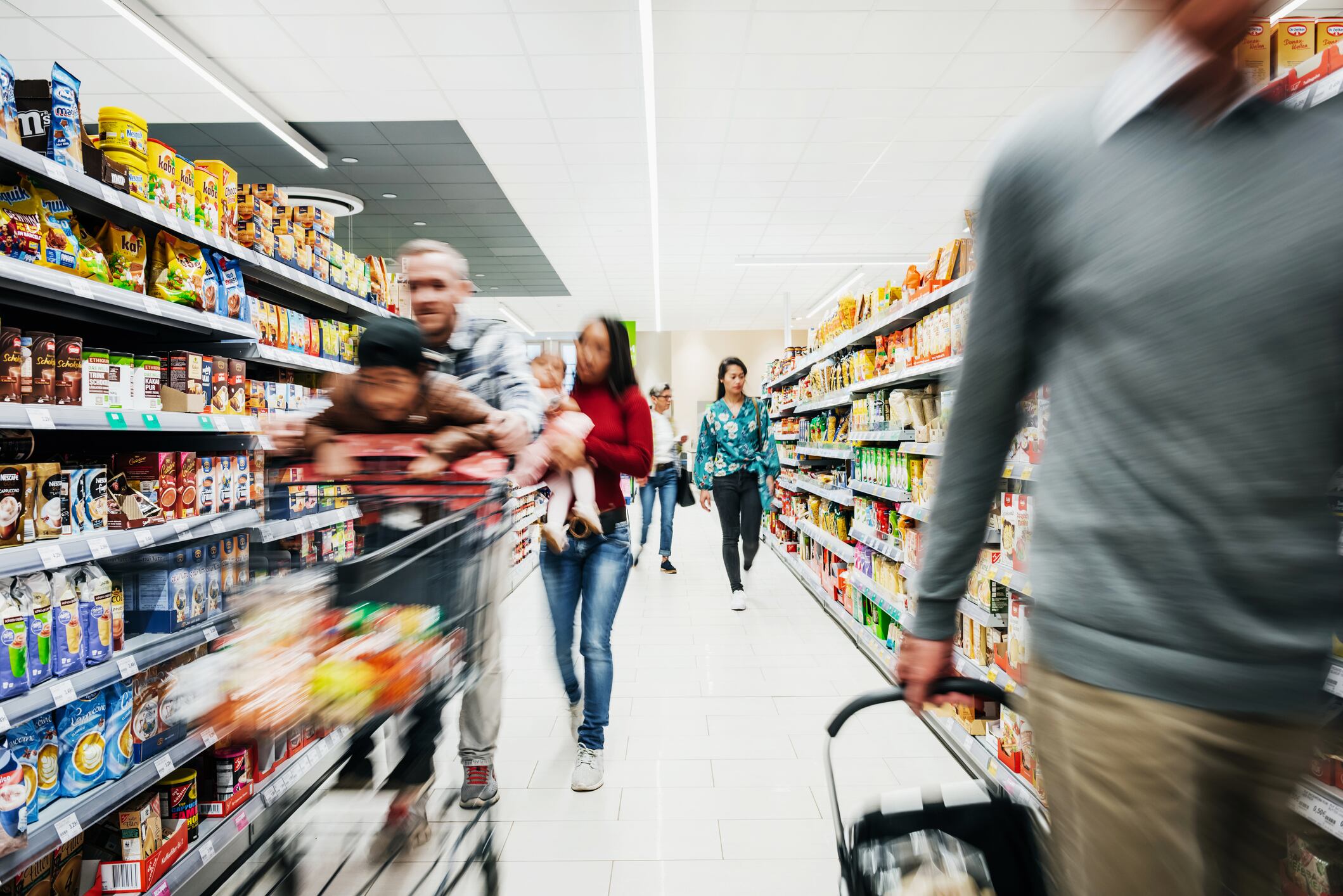 A zooming picture of a supermarket aisle