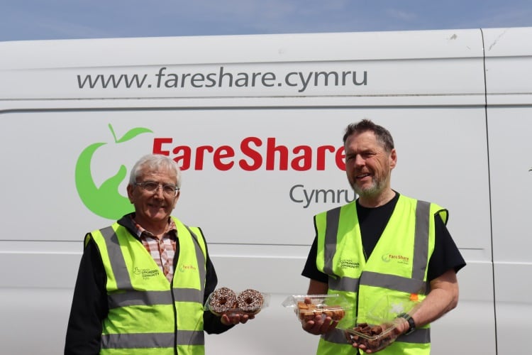 Baker-Baker-Steve-Barkley-and-Dennis-Foley-from-FareShare.jpg