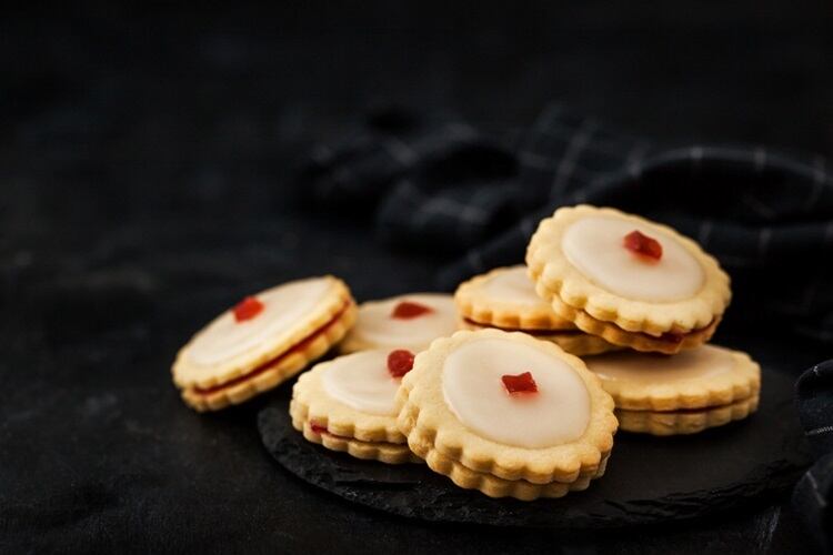 Empire-shortbread-sandwich-cookie-KateSmirnova.jpg