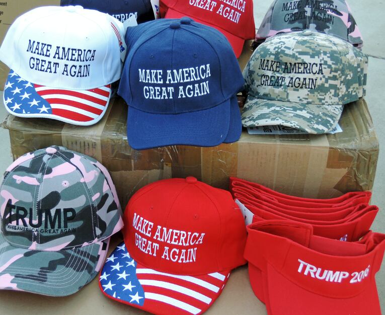trump-hats-USA-Droits-d-auteur-JRLPhotographer.jpg