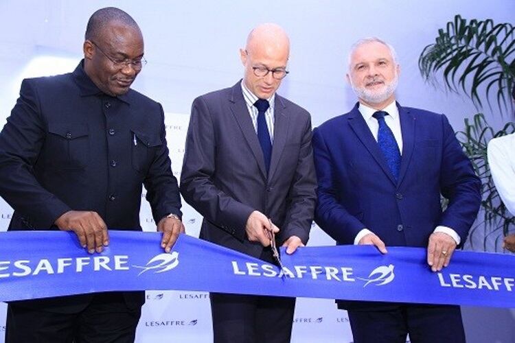 Aby-Raoul-Maire-de-Marcory-David-Jousselme-Directeur-de-la-region-Overseas-de-Lesaffre-Gilles-Huberson-Ambassadeur-de-France-en-Cote-d-Ivoire.jpg