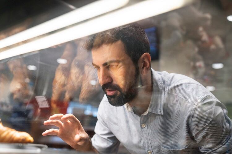 Looking-at-a-croissant-in-a-shop-window-ilkersener.jpg
