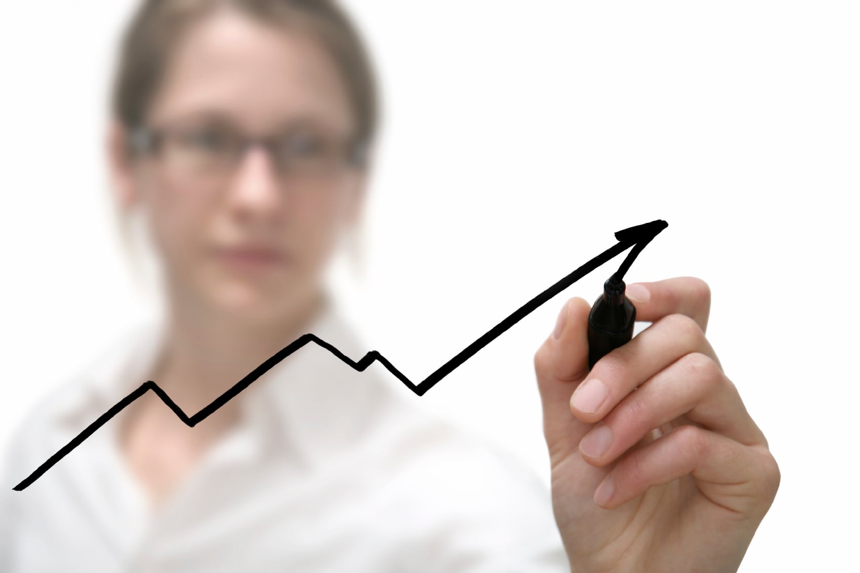 Businesswoman-drawing-graph.jpg