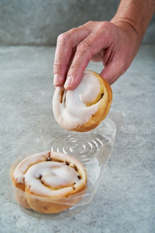 Dawn-Foods-non-sticky-icing-2.jpg