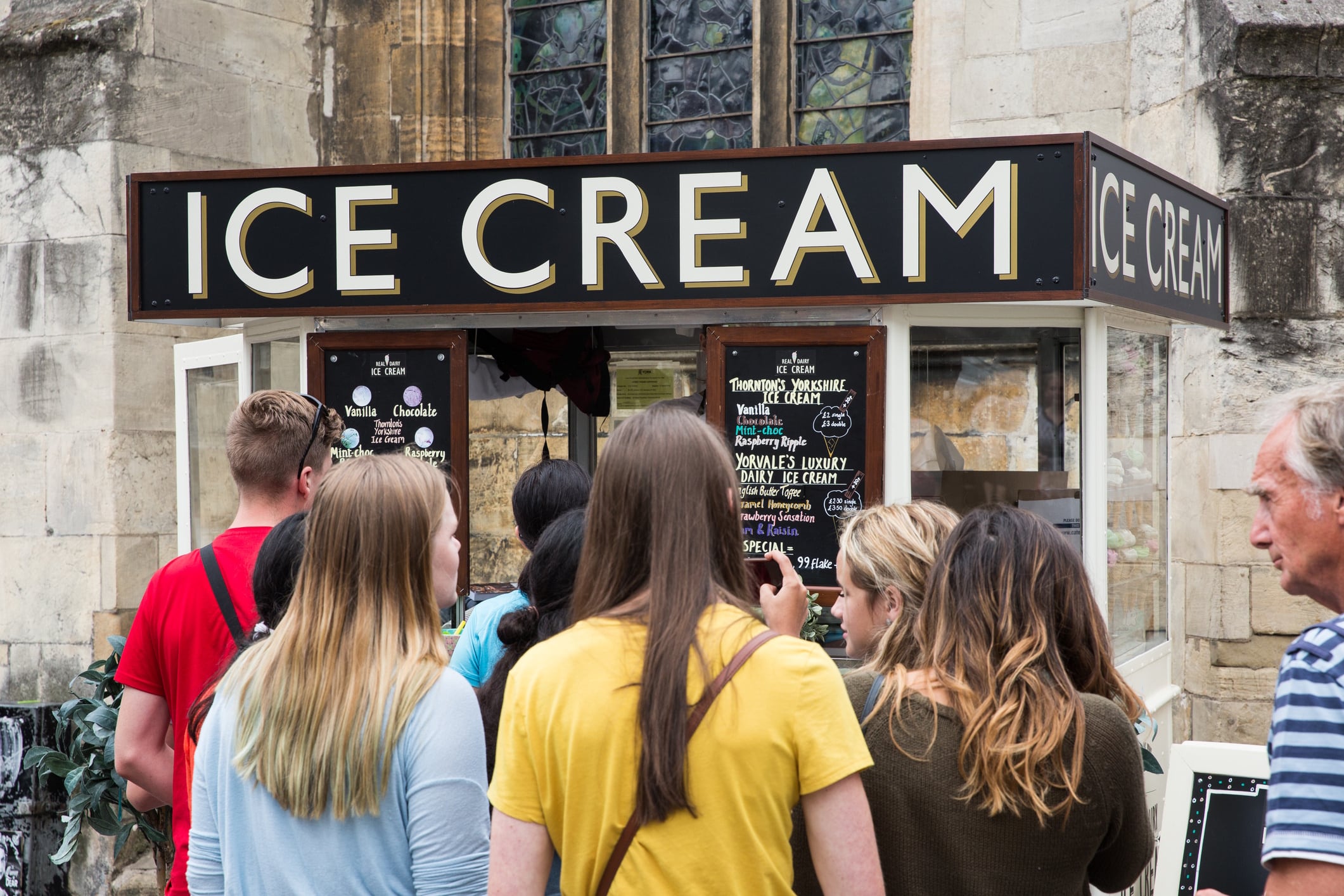 July 18, 2018. A long queue of customers waiting in line at an old fashioned ice cream stand during the heatwave and hot weather in York, UK. Teamjackson GettyImages