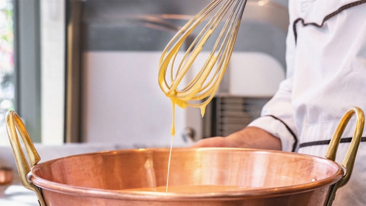 Making pastel de nata
