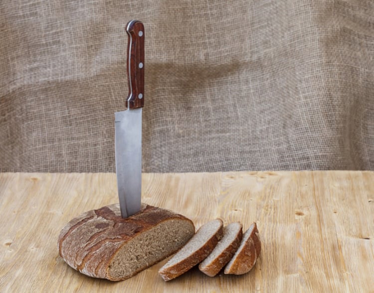 Rye-bread-knife-Getty-HDesert.jpg