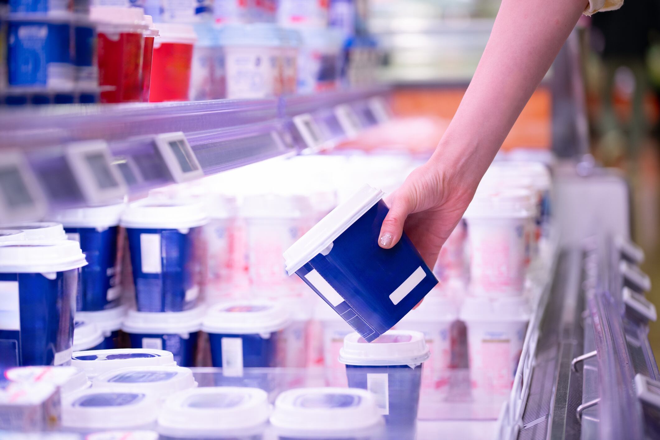 Woman's hand choosing yogurt 1780011145 Hakase_