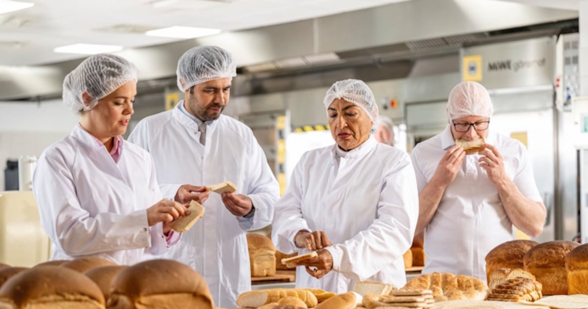 Enzymy proteolityczne rozkładają białka, eliminując goryczność naturalnie, bez syntetycznych dodatków.