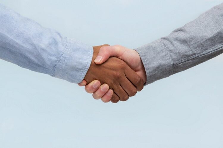 Shaking-hands-Getty.jpg