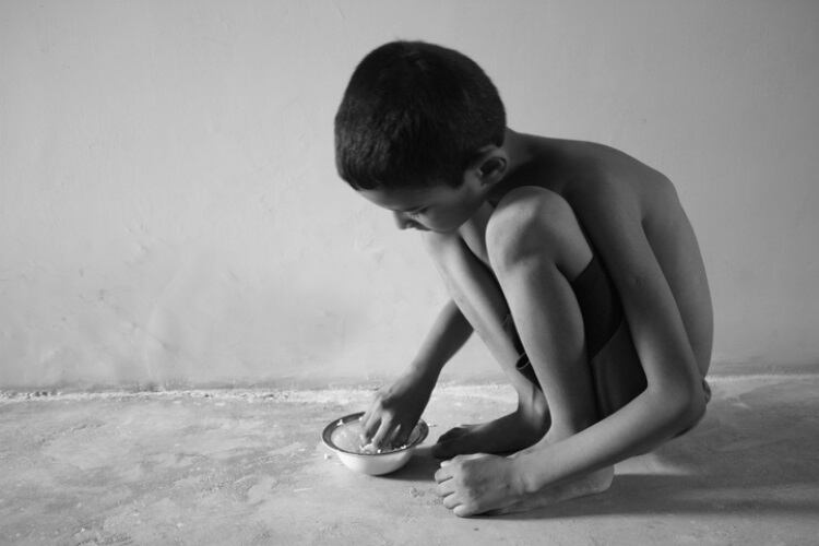 GettyImages-hungry-child-Mr_Khan.jpg