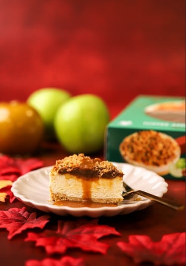 The English Cheesecake Company Toffee Apple Crumble Cheesecake