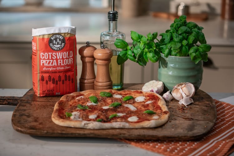 UK-Cotswold-Pizza-Flour-Lifestyle-Recipe-Organic-Pizza-Base-Landscape-1.jpg