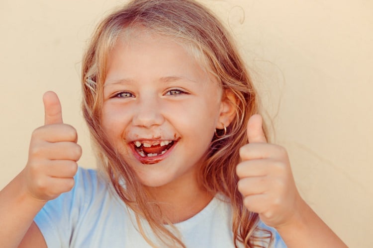 Child thumbs up HbrH