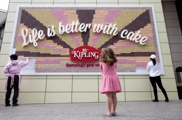 The-edible-billboard-showcased-at-Westfields-shopping-center-in-Central-London-this-week.jpg