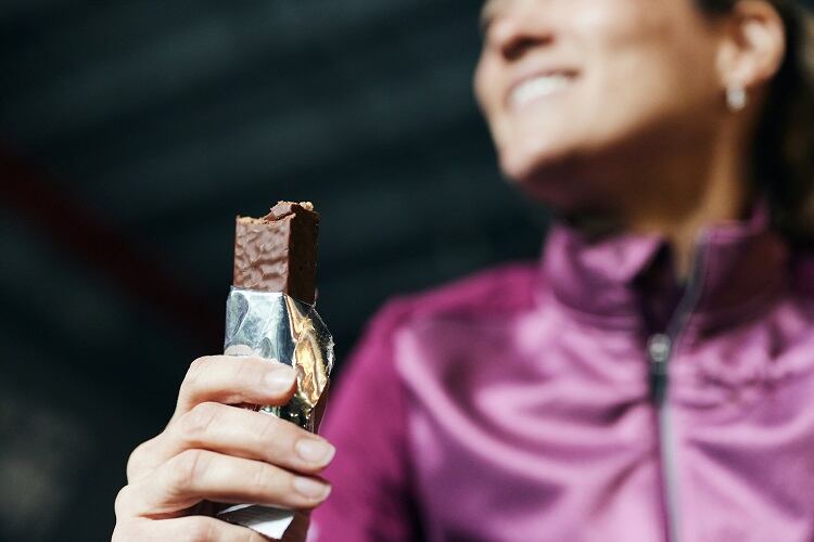 Gut-health-protain-bar-GettyImages-skynesher.jpg