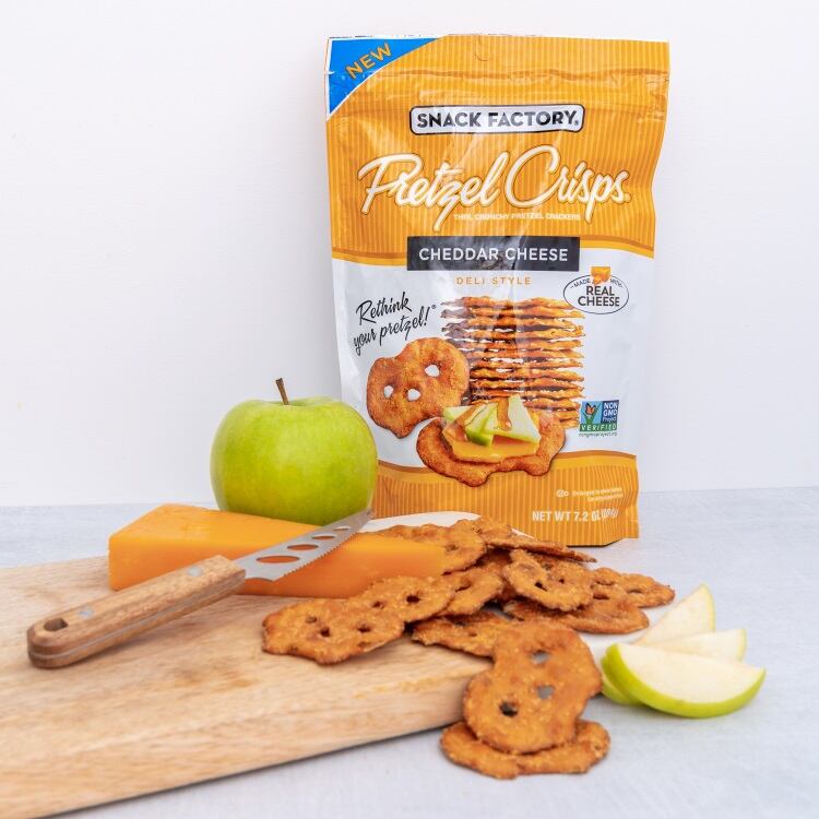 CheddarPretzelCrisps-5.jpg