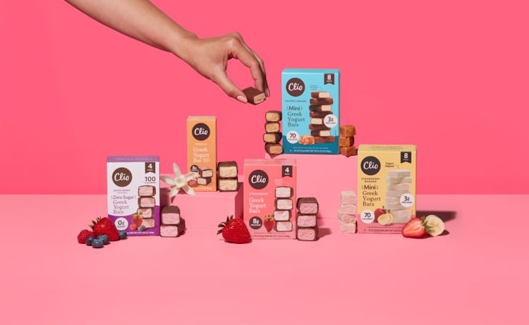 Clio_Portfolio_WithHand-062724-43035_MB_Vanilla_Strawberry