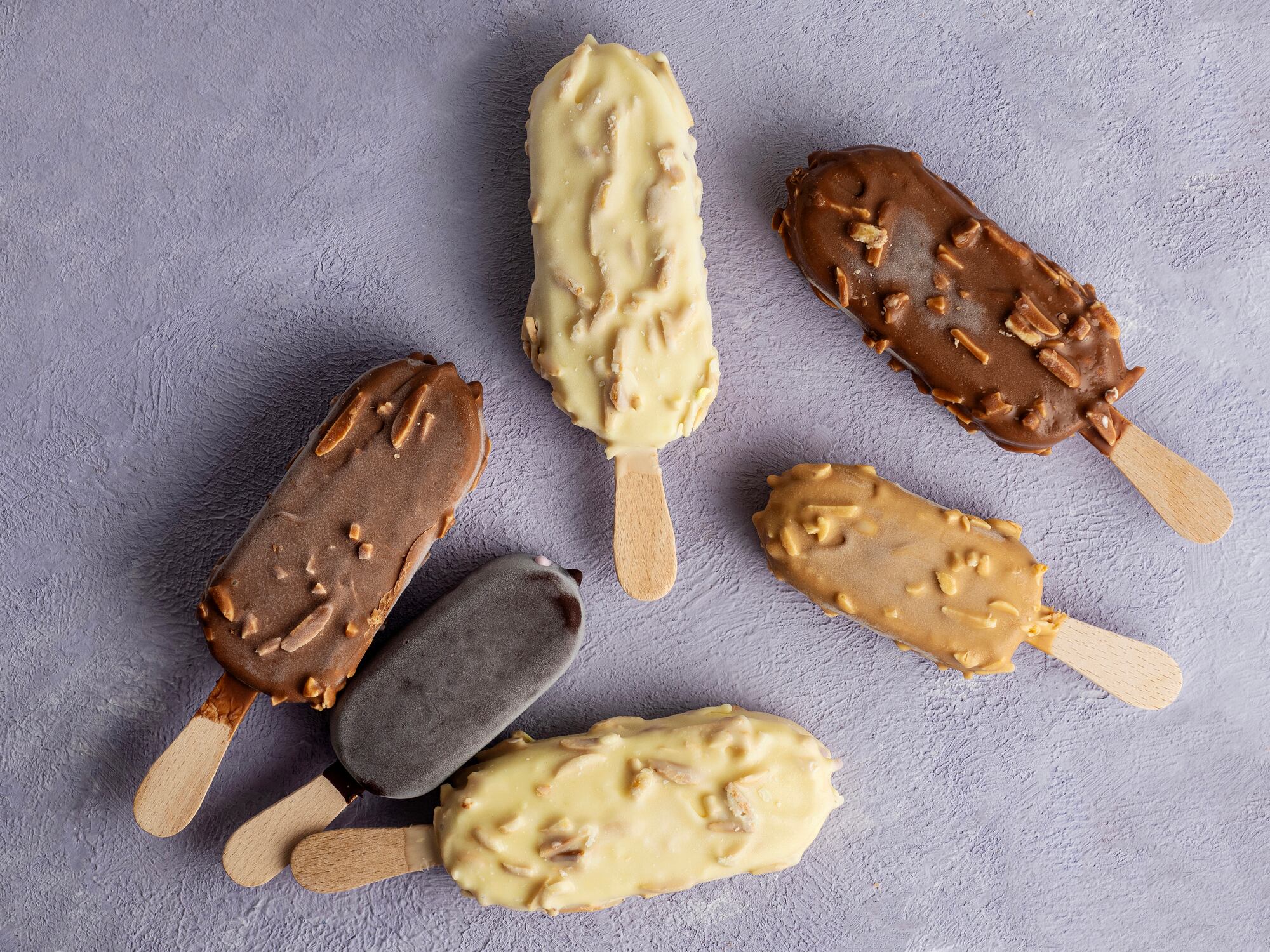 Ice Cream, Chocolate, Cold Temperature, Frozen, Covering, Magnum, Bar - Drink Establishment, Almond, Background, Food and drink
Drink, Choice